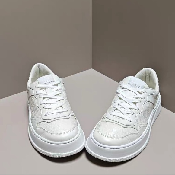 Authentic Gucci Women's Cream Sneakers - Picture 2 of 6
